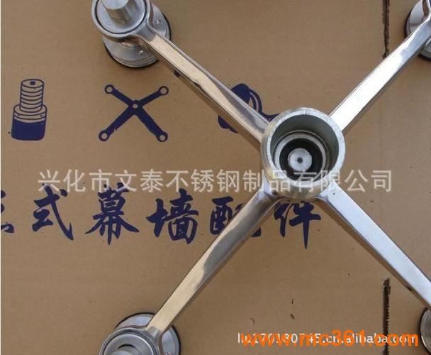 304不锈钢玻璃爪在幕墙工程中的应用与选型指南